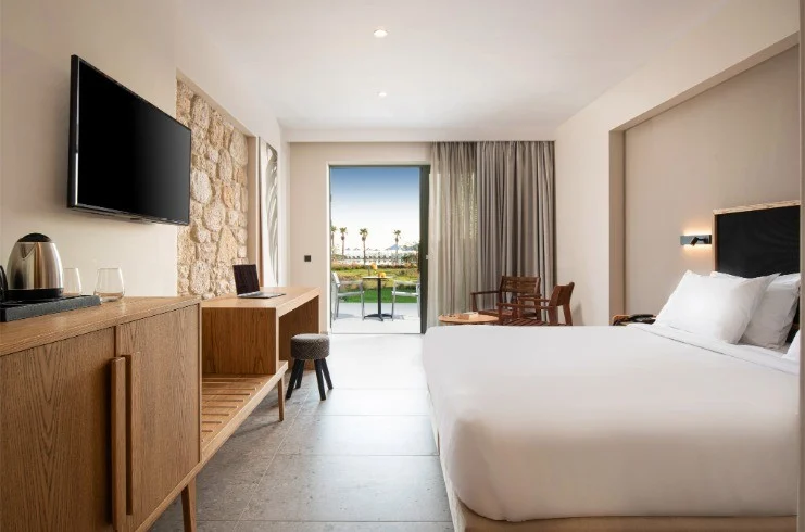 The Digital Concierge: How Smart Displays Are Redefining the Modern Hotel Guest Experience