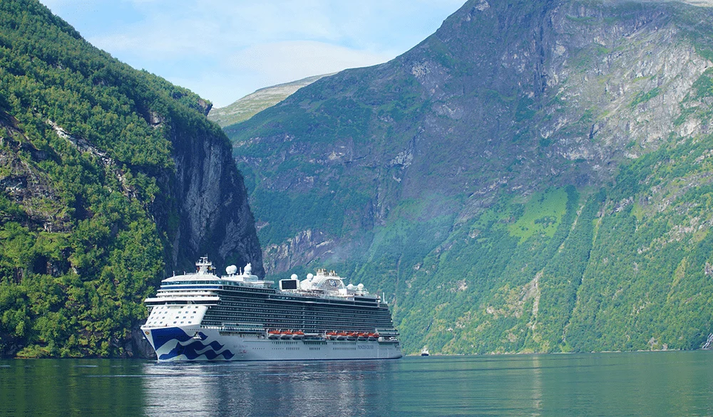 The Great Northern Pivot: Why High-Spending Travelers Are Abandoning the Tropics for the Arctic